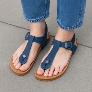Grundland Thong Leather Sandals in Dark Blue